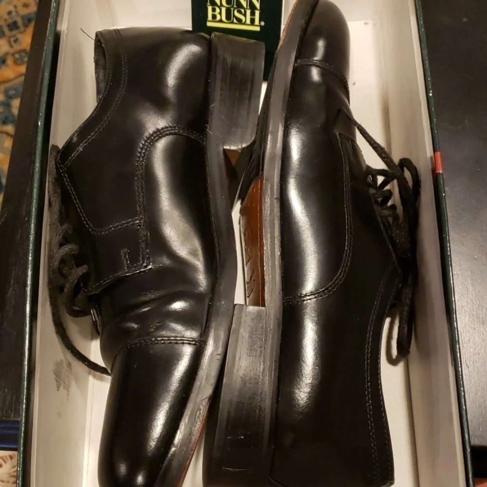 NUNN Bush Black Flex Tie Up Dress Shoes size 8 Like New EUC